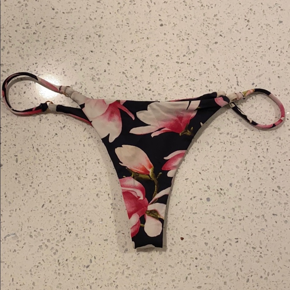 Frankie’s bikinis bottoms